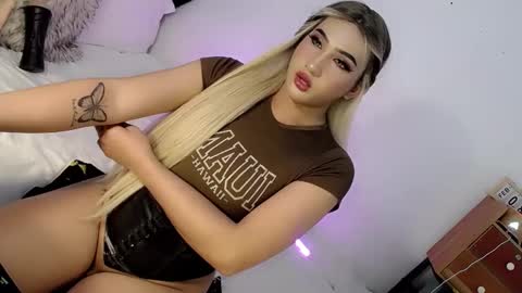 Snapshot of deluxetgirl69 chatting on 02-09-25, 09:39 Chesca online show from 02-09-25, 09:39