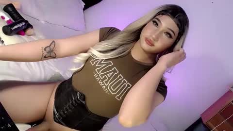 Snapshot of deluxetgirl69 chatting on 02-15-25, 09:15 Chesca online show from 02-15-25, 09:15
