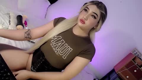 Snapshot of deluxetgirl69 chatting on 02-20-25, 03:41 Chesca online show from 02-20-25, 03:41