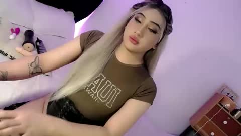 Snapshot of deluxetgirl69 chatting on 09-15-25, 10:26 Chesca online show from 09-15-25, 10:26
