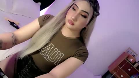 Snapshot of deluxetgirl69 chatting on 09-18-25, 07:54 Chesca online show from 09-18-25, 07:54