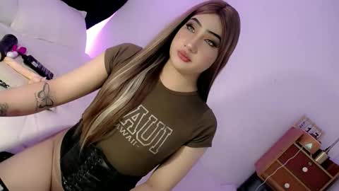 Snapshot of deluxetgirl69 chatting on 09-21-25, 08:16 Chesca online show from 09-21-25, 08:16