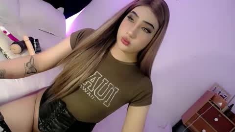 Snapshot of deluxetgirl69 chatting on 10-09-25, 08:34 Chesca online show from 10-09-25, 08:34