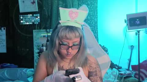 Snapshot of deluxxxeblu chatting on 01-13-26, 03:12 TankinBody online show from 01-13-26, 03:12