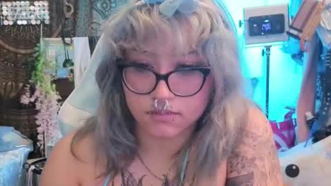 Snapshot of deluxxxeblu chatting on 01-14-26, 01:55 TankinBody online show from 01-14-26, 01:55