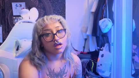 Snapshot of deluxxxeblu chatting on 01-19-26, 03:21 TankinBody online show from 01-19-26, 03:21