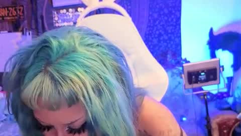 Snapshot of deluxxxeblu chatting on 02-23-26, 03:15 TankinBody online show from 02-23-26, 03:15