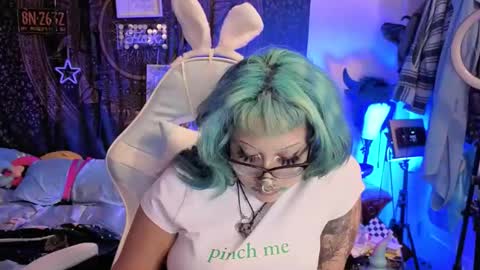 Snapshot of deluxxxeblu chatting on 03-16-26, 03:01 TankinBody online show from 03-16-26, 03:01