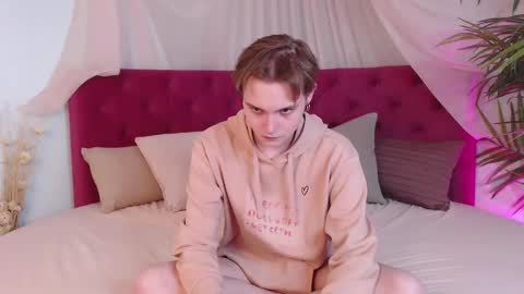 Snapshot of demianenglen chatting on 12-18-25, 05:19 demianenglen online show from 12-18-25, 05:19