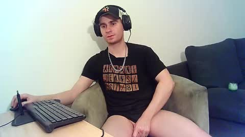 Snapshot of demoverzze chatting on 01-17-25, 01:04 Dominik online show from 01-17-25, 01:04