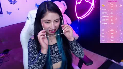 Demy  online show from 01-22-25, 09:43