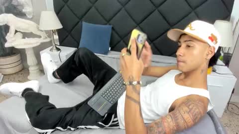 Snapshot of denis_carpenter chatting on 11-29-25, 07:28 Denis Carpenter online show from 11-29-25, 07:28