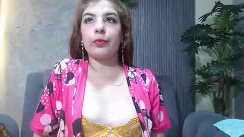 Snapshot of denise_babe_ chatting on 10-25-25, 12:34 Laura online show from 10-25-25, 12:34
