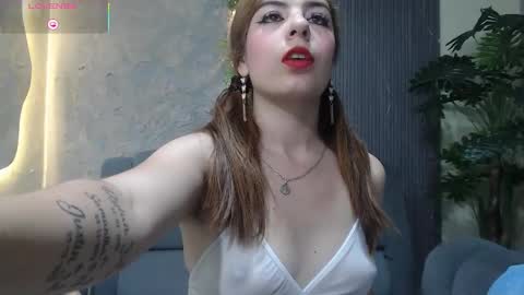 Snapshot of denise_babe_ chatting on 10-26-25, 12:22 Laura online show from 10-26-25, 12:22