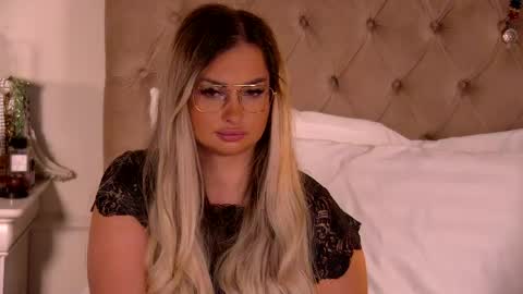 Ela online show from 04-26-26, 11:35