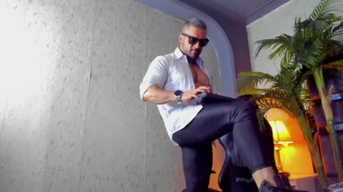 dennis_cox_ online show from 01-28-25, 03:35