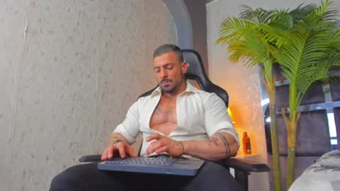 dennis_cox_ online show from 02-04-25, 01:16