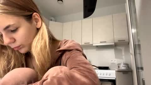 Denni online show from 10-19-25, 03:23