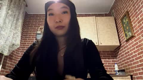 Emma online show from 09-25-25, 01:26