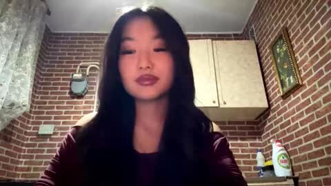 Snapshot of denysebernacchi chatting on 12-22-25, 02:03 Emma online show from 12-22-25, 02:03