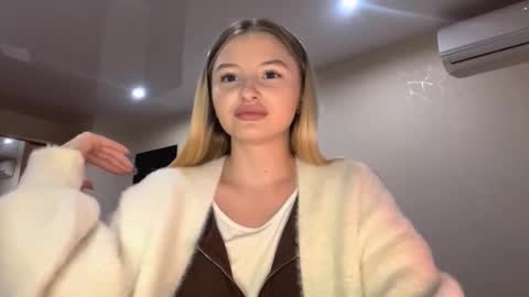 Snapshot of deonnagarn chatting on 10-12-25, 02:38 Vi Victoria online show from 10-12-25, 02:38