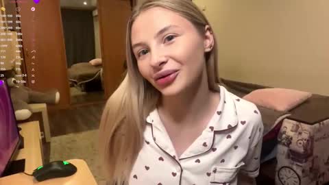 Snapshot of deonnagarn chatting on 11-28-25, 02:09 Vi Victoria online show from 11-28-25, 02:09