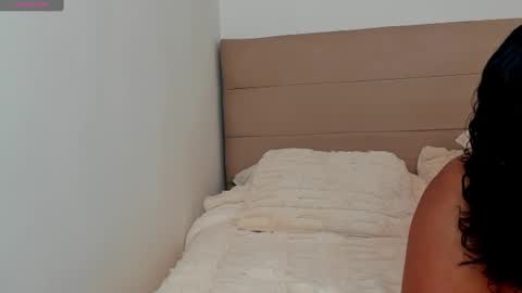 Snapshot of dephne_ chatting on 02-20-25, 02:13 Dephne online show from 02-20-25, 02:13