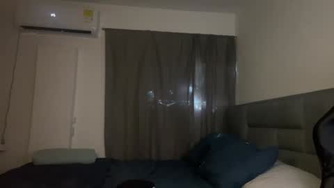 Dereck online show from 12-21-24, 01:53