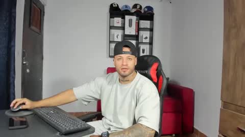 Snapshot of dereckgreen chatting on 02-07-25, 04:06 dereckgreen online show from 02-07-25, 04:06