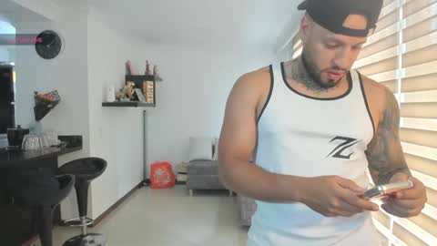 Snapshot of dereckgreen chatting on 05-19-26, 07:09 dereckgreen online show from 05-19-26, 07:09
