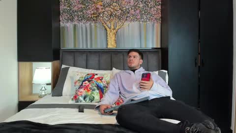 Derek Hussain online show from 12-24-24, 11:33