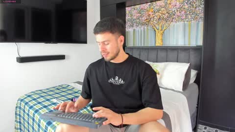 Derek Hussain online show from 01-23-25, 07:51