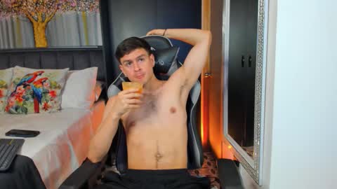 Derek Hussain online show from 09-19-25, 01:40