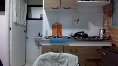 Snapshot of derek_smiith chatting on 12-11-24, 05:00 Derek smiith online show from 12-11-24, 05:00