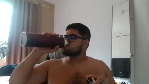 derick_0013 online show from 05-04-26, 12:23