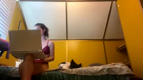 Snapshot of desimonroe chatting on 01-27-25, 06:20 desimonroe online show from 01-27-25, 06:20