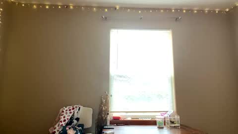 Snapshot of desimonroe chatting on 11-17-25, 08:25 desimonroe online show from 11-17-25, 08:25