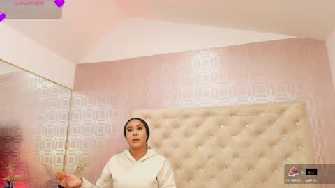 Snapshot of desire_sara chatting on 01-15-25, 12:25 Sara Desire online show from 01-15-25, 12:25