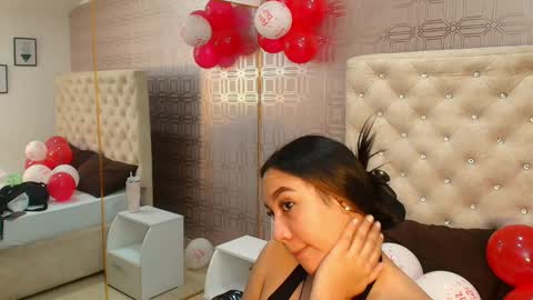 Snapshot of desire_sara chatting on 02-11-25, 12:48 Sara Desire online show from 02-11-25, 12:48