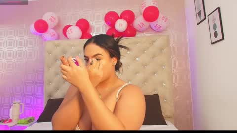 Snapshot of desire_sara chatting on 02-18-25, 12:39 Sara Desire online show from 02-18-25, 12:39