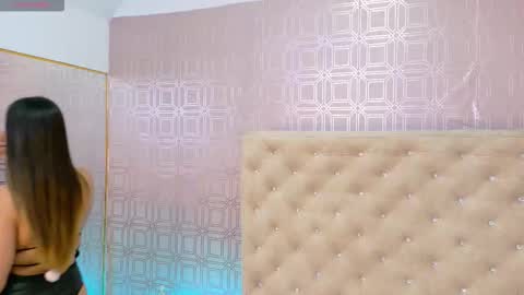 Snapshot of desire_sara chatting on 11-22-25, 12:15 Sara Desire online show from 11-22-25, 12:15