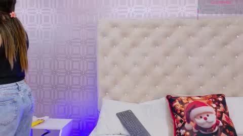 Snapshot of desire_sara chatting on 11-25-25, 12:16 Sara Desire online show from 11-25-25, 12:16