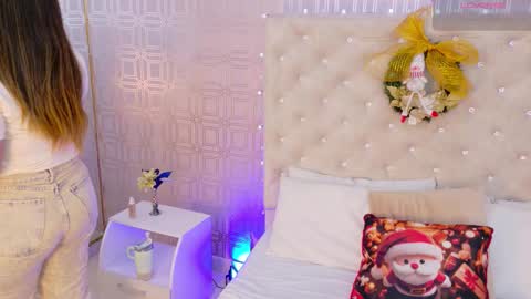 Snapshot of desire_sara chatting on 11-27-25, 12:18 Sara Desire online show from 11-27-25, 12:18