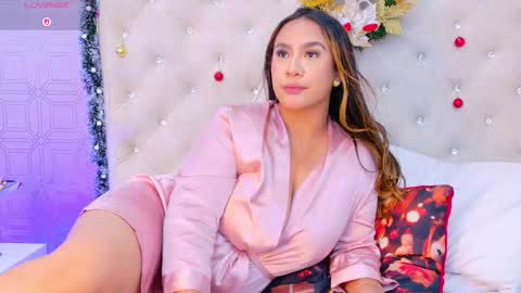 Snapshot of desire_sara chatting on 11-30-25, 04:11 Sara Desire online show from 11-30-25, 04:11