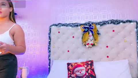 Snapshot of desire_sara chatting on 12-04-25, 12:25 Sara Desire online show from 12-04-25, 12:25