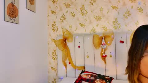 Snapshot of desire_sara chatting on 12-14-25, 12:21 Sara Desire online show from 12-14-25, 12:21