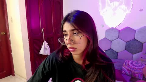 TORI AND MR. BEAR online show from 02-01-25, 05:47