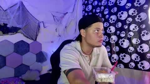 TORI AND MR. BEAR online show from 10-19-25, 06:19