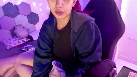 TORI AND MR. BEAR online show from 11-29-25, 06:22