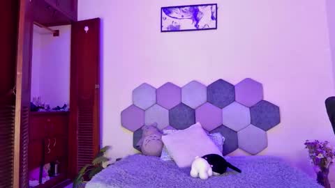 TORI AND MR. BEAR online show from 01-06-26, 05:38